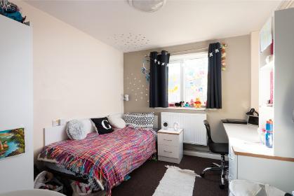 A band 3 shared bathroom bedroom in Eden's Court, Derwent College. Example room layout. Actual layout and furnishings may vary. 